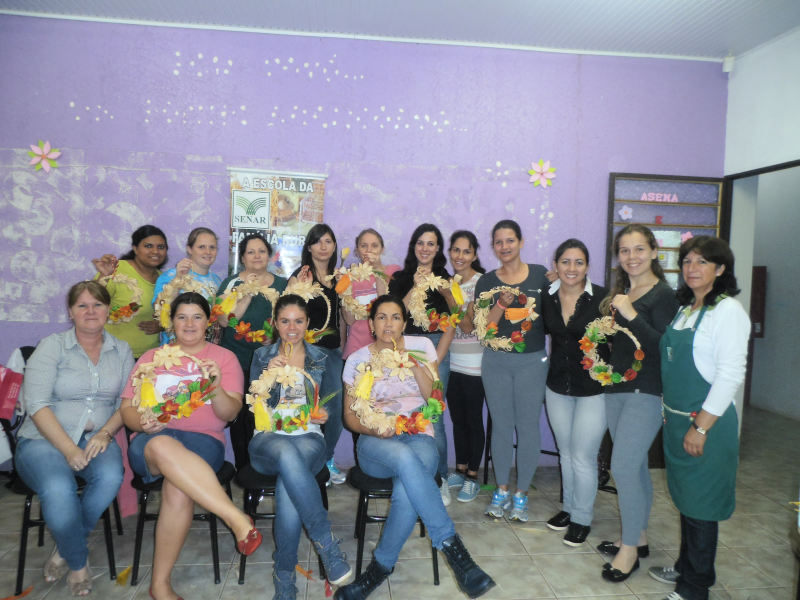 Assistência Social, PIM e CAPS produzem artesanato com palha